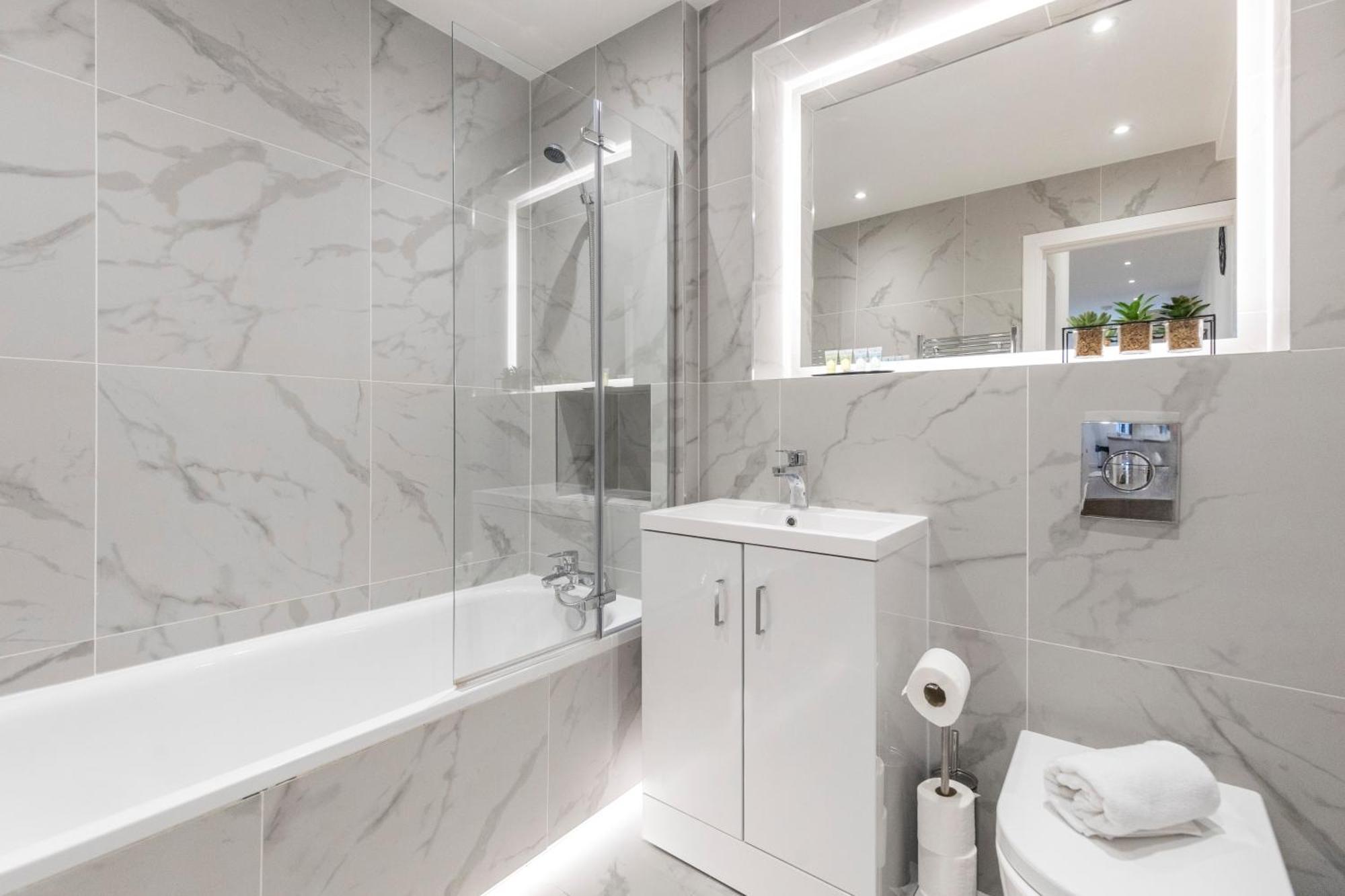 Bright And Spacious Apartment - Excellent Location Londres Extérieur photo